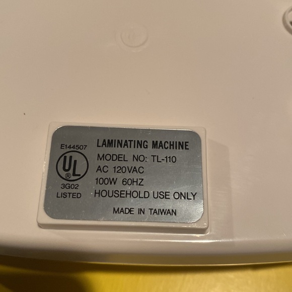 Laminating Machine, Instruction Booklet, and Package of Laminating Sleeves - Picture 5 of 7